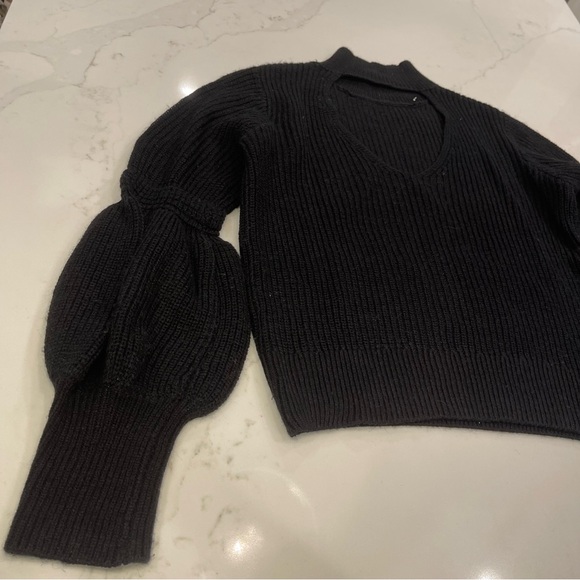 Willow & Clay Black Bubble Sleeve Sweater with Cut out in Back - Picture 9 of 14